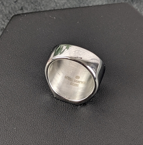 LV Louis Vuitton signature monogram signet ring, large, US7, EU54, N½, 14 unisex - Picture 6 of 14